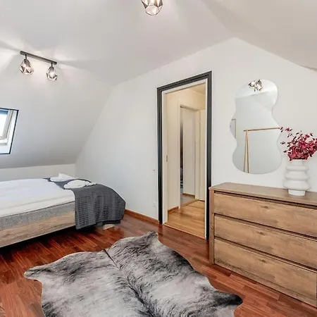 Joenrannalla, Historiaa Ja Modernia Mukavuutta Apartament
