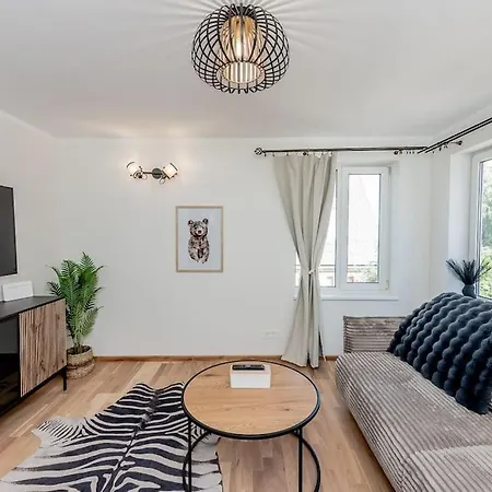 Daire Joenrannalla, Historiaa Ja Modernia Mukavuutta Pärnu