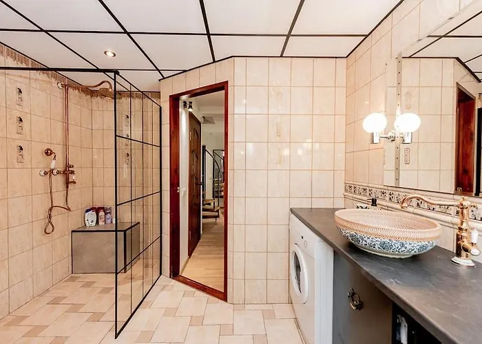 Joenrannalla, Historiaa Ja Modernia Mukavuutta *