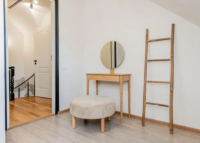 Daire Joenrannalla, Historiaa Ja Modernia Mukavuutta Pärnu