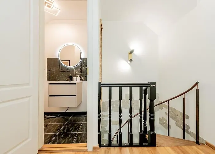 Joenrannalla, Historiaa Ja Modernia Mukavuutta Pärnu